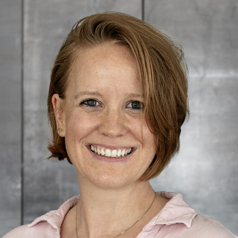 Profilbild der Trainering Meriel Rosenkranz vor grauer Wand